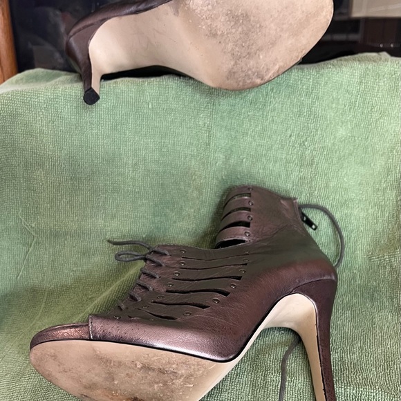 DV by Dolce Vita Metallic Pewter Lace-Up Heeled Boots-8M pre-loved excellent! - Picture 10 of 13